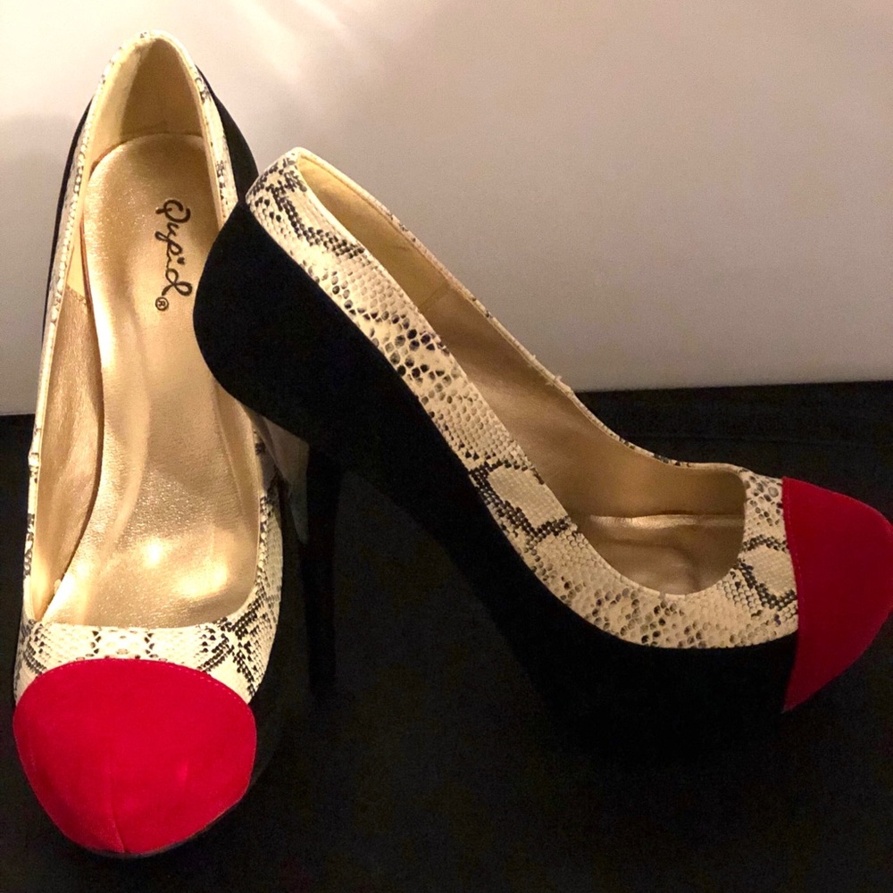 Qupid Black & Red Velvet w/ Snake Skin Pumps.